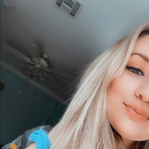 Meet your Posher, Courtney